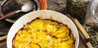 Простое блюдо к празднику: картофель с луком