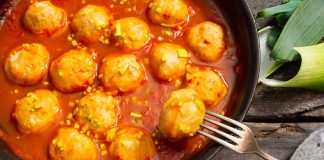 Митболлы в томатном соусе — пальчики оближешь