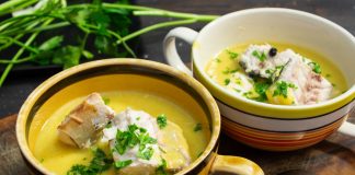 Простой обед — скумбрия вареная с хлебным соусом