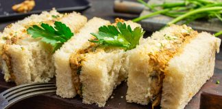 Сэндвичи с рыбой, сыром и орехами