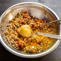 Добавляем в смесь мёд