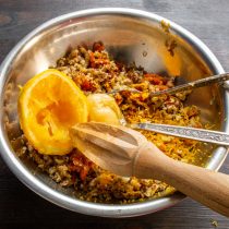 Выжимаем апельсиновый сок