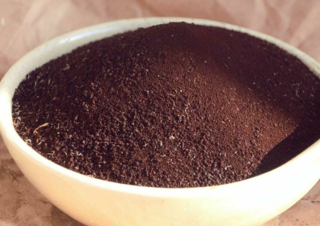 Кровяная мука — почвоулучшитель, который насыщает грунты элементами, необходимыми растениям для роста здоровыми и крепкими Кровяная мука — почвоулучшитель, который насыщает грунты элементами, необходимыми растениям для роста здоровыми и крепкими