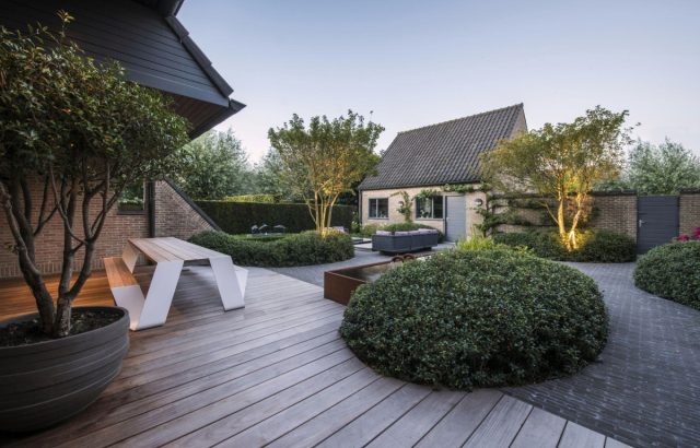 На сегодняшний день скандинавский стиль стал чрезвычайно популярным в интерьере. В саду же эта тенденция выражается в предпочтении таких материалов как ротанг, плетеная мебель, хлопок, камень, кожа, лен и пледы из искусственного меха.