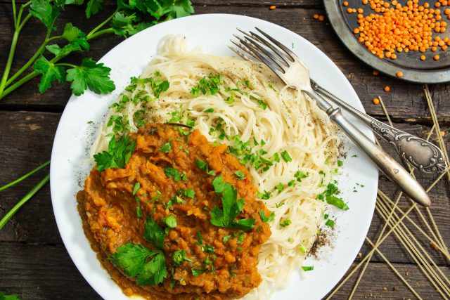 Вкусное болоньезе с чечевицей