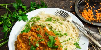 Вкусное болоньезе с чечевицей
