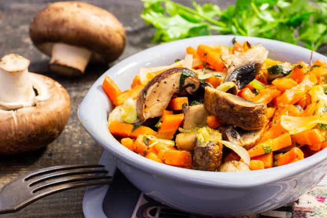 Королевские шампиньоны с овощами для тех, кто постится Королевские шампиньоны с овощами для тех, кто постится