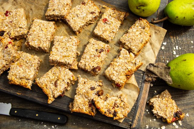 Полезные батончики-мюсли из яблока Полезные батончики-мюсли из яблока