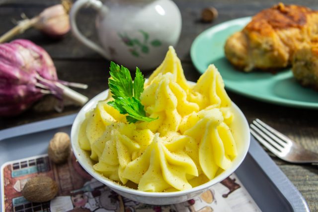 Простота и вкуснота — картофельное пюре с чесноком