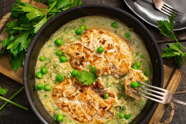 Куриное филе в чесночном соусе