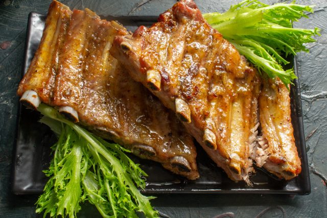 Салат, свежие или маринованные овощи и вкусный домашний соус, кетчуп превратят простой обед в праздник. Приятного аппетита! Салат, свежие или маринованные овощи и вкусный домашний соус, кетчуп превратят простой обед в праздник. Приятного аппетита!