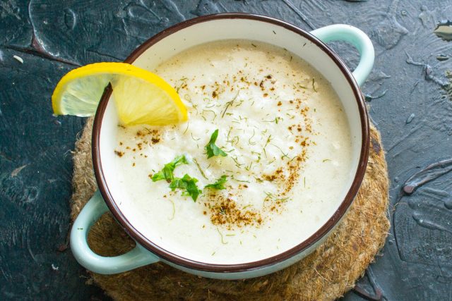 Украшаем ломтиком лимона и сразу подаем на стол. Украшаем ломтиком лимона и сразу подаем на стол.