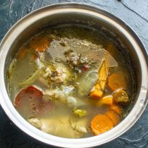 Для приготовления супа понадобится около литра куриного бульона. Для приготовления супа понадобится около литра куриного бульона.