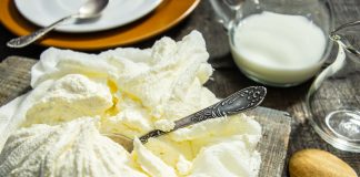 Домашний творог из кислого молока в духовке