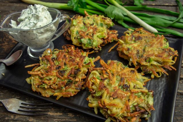 Картофельные драники с капустой и гречневыми хлопьями Картофельные драники с капустой и гречневыми хлопьями