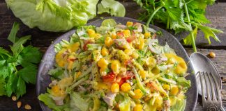 Куриный салат с зелёной редькой и кукурузой - Рецепты