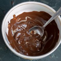 Делаем глазурь для украшения. Делаем глазурь для украшения.