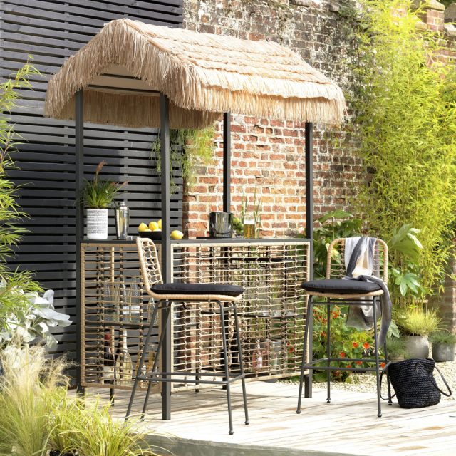 Мини-бар в саду