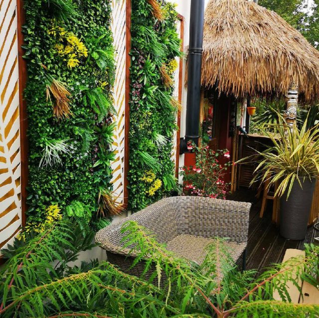 Декор в виде «зеленой стены»