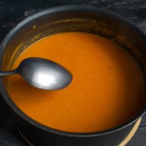 По желанию измельчаем суп блендером до однородной консистенции