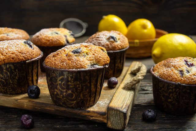 Лимонные кексы с голубикой