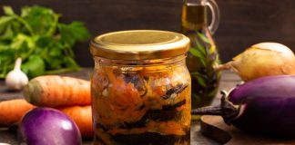 Жареные баклажаны с луком и морковью на зиму