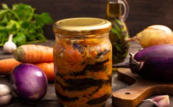 Жареные баклажаны с луком и морковью на зиму