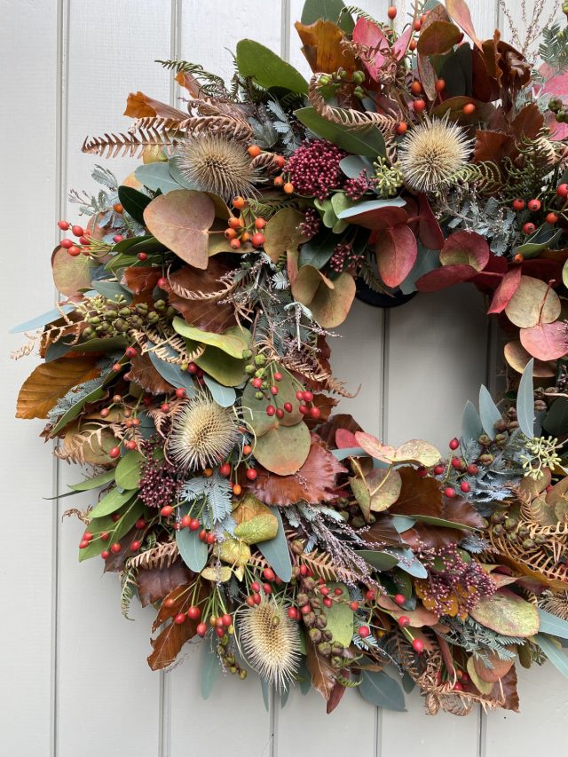 Осенний декоративный венок из сухоцветов