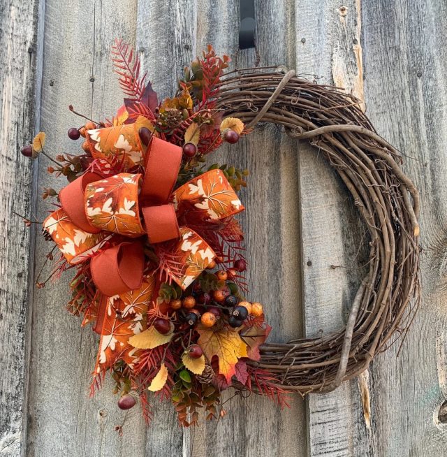 Осенний венок из сухих веточек
