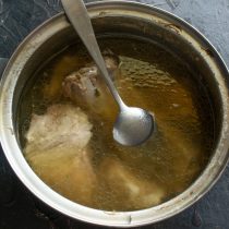 Нагреваем до кипения, по вкусу солим Нагреваем до кипения, по вкусу солим