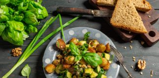 Картофельный салат с огурцами