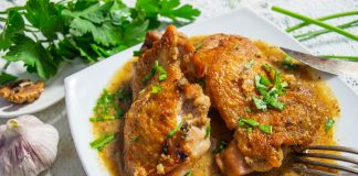 Куриные бедра в имбирно-ореховом соусе
