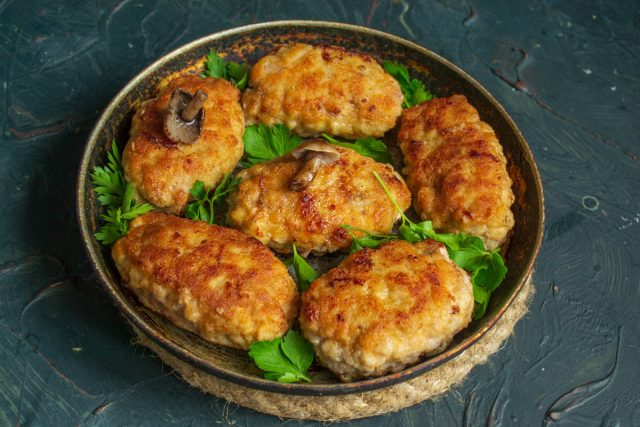 Украшаем петрушкой, подаём горячими