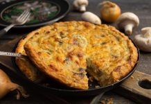 Пирог с шампиньонами и сыром