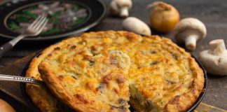 Пирог с шампиньонами и сыром