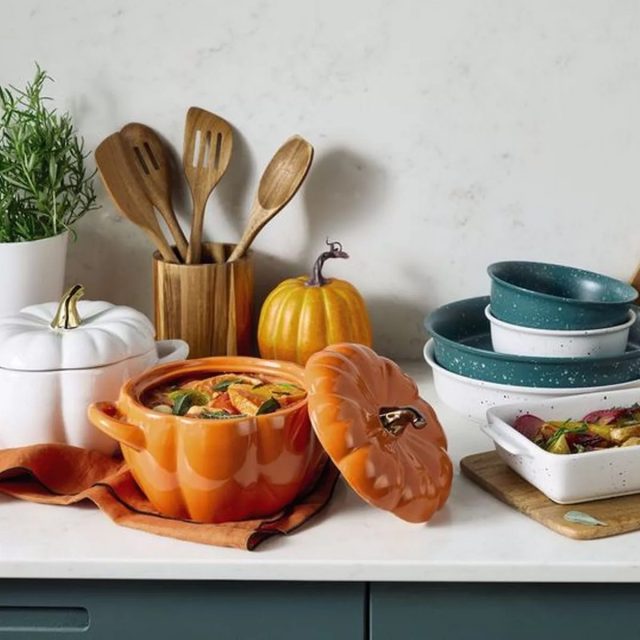 Посуда в виде тыквы покажет отменный вкус хозяйки Посуда в виде тыквы покажет отменный вкус хозяйки