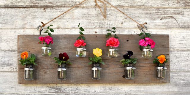Стеклянные баночки с миниатюрными цветочками