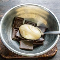 Добавляем к горькому шоколаду мед