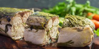 Вареный рулет из скумбрии с морковной ботвой