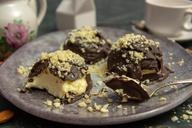 Домашние глазированные сырки из маскарпоне Домашние глазированные сырки из маскарпоне