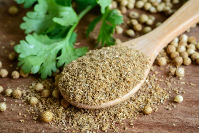 Некоторым людям вкус кинзы больше напоминает мыло или клопов, что связано с соединениями, которые содержатся в листве Некоторым людям вкус кинзы больше напоминает мыло или клопов, что связано с соединениями, которые содержатся в листве