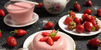 Панакота с клубникой