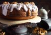 Пирог с ананасами, яблоками и орехами