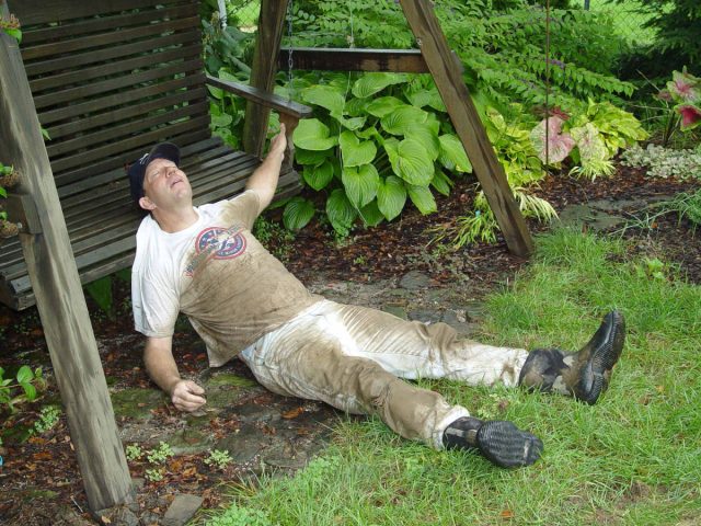 Трудно много путешествовать и иметь сад, потому что он требует немало внимания и заботы