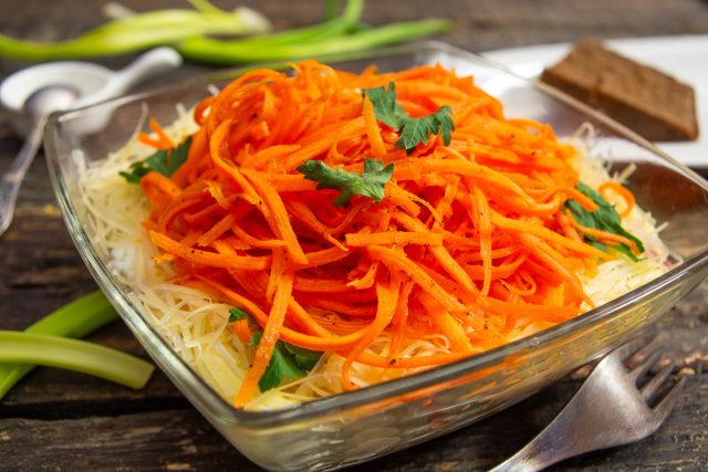 Салат с корейской морковью и курицей Салат с корейской морковью и курицей