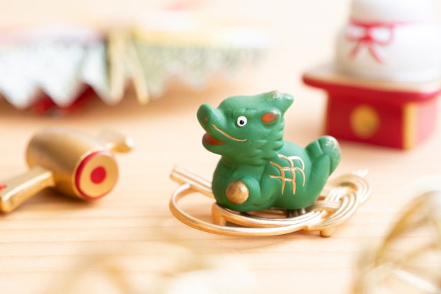 Новогодние украшения в стиле года Дракона — 11 идей праздничного декора