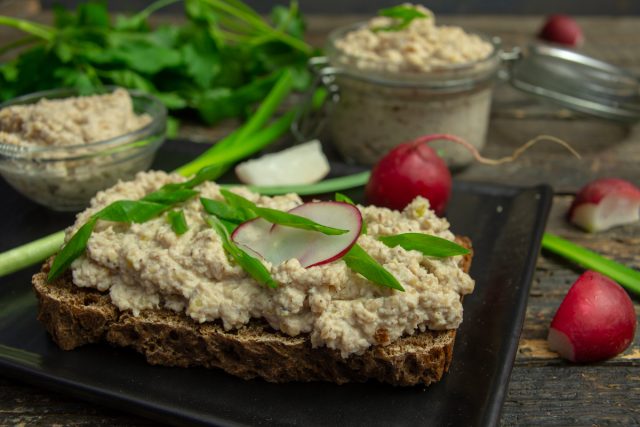 Паштет из куриной грудки с грецкими орехами Паштет из куриной грудки с грецкими орехами