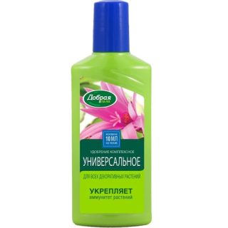 Пуансеттию можно подкормить универсальным удобрением для комнатных растений Добрая сила