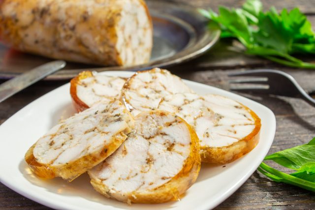 Ветчина из куриной грудки с желатином Ветчина из куриной грудки с желатином