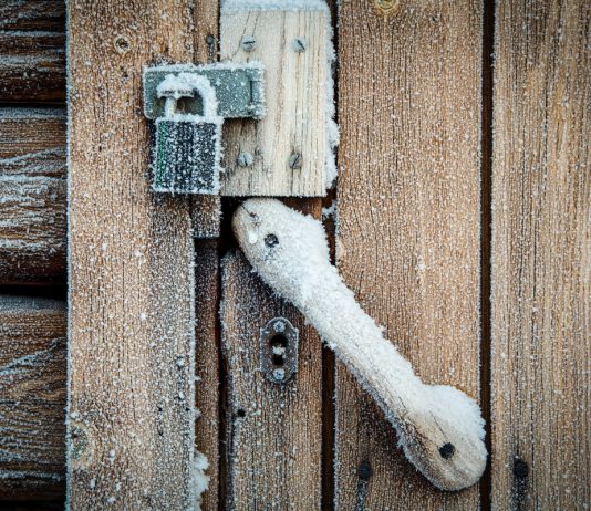Как быть, если не открывается дверь в домик: 5 эффективных способов